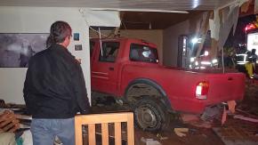 Camioneta impactó contra casa en San Vicente de Tagua Tagua