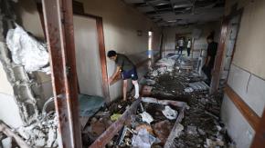 Israel bombardea un hospital en Gaza y Hamás reporta la muerte de un periodista ingresado