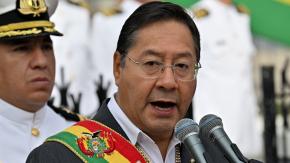 Presidente de Bolivia desiste de ir a la reelección y emplaza a Evo Morales a bajar también su candidatura