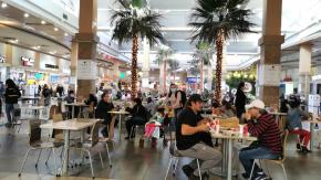 Mujer fallece por asfixia en restaurante ubicado en centro comercial de Las Condes: Almorzaba con su familia