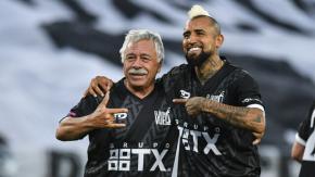 "Manotazos de desesperado": Carlos Caszely lanza dura crítica a Arturo Vidal tras crisis en Colo Colo 