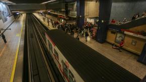 Dos estaciones de la Línea 1 del Metro permanecen cerradas por problemas en la salida de trenes