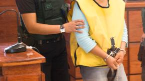 Madre se fue a una fiesta y dejó a su hija de 4 años en una plaza en Puerto Montt: quedó en prisión preventiva