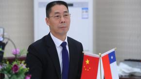 Embajada de China asegura que empresas de litio "nunca han manifestado haber terminado sus inversiones en Chile"