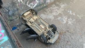Auto colisiona contra otro vehículo y cae a la ribera del Mapocho Auto colisiona contra otro vehículo y cae a la ribera del Mapocho