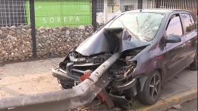 Barrera atravesó vehículo tras brutal accidente en Independencia: Conductor se salvó "de milagro"