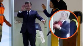 Polémica imagen: Captan a Macron siendo 