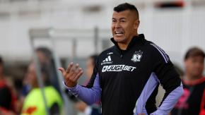 Hinchas de Colo Colo increparon a Jorge Almirón después de la goleada ante Limache