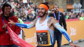 El oro se queda en Chile: Carlos Díaz es el flamante ganador de la Maratón de Santiago 2025 El oro se queda en Chile: Carlos Díaz es el flamante ganador de la Maratón de Santiago 2025
