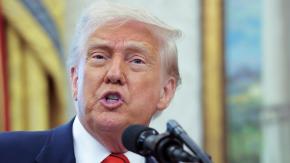 Trump dice que es "una vergüenza" ataque de India a Pakistán y espera que los enfrentamientos "terminen rápido"