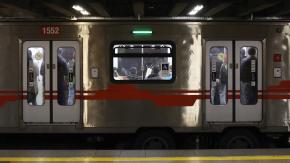 Metro de Santiago informó retraso en Línea 5: Reportan "persona no autorizada" en las vías