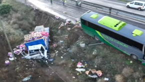 Accidente en la Ruta 68 a la altura de Curacaví: camión se desbarrancó tras chocar contra un bus