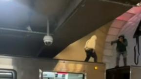 Descontrol total de ambulantes en el Metro: se subieron a los carros en estación La Cisterna