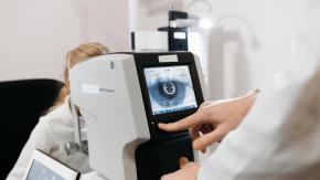 Vida y Salud: Cuidados de la salud visual en centros de salud acreditados