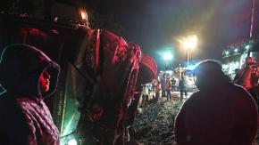 24 lesionados tras volcamiento de bus con 41 pasajeros en Loncoche