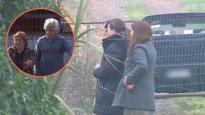 Así fue el emotivo reencuentro de adultos mayores con su familia tras apertura de portón donde estaban encerrados por vecino Así fue el emotivo reencuentro de adultos mayores con su familia tras apertura de portón donde estaban encerrados por vecino