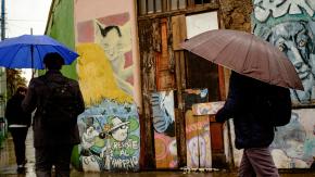 “No es una lluvia continua”: Qué días lloverá en Santiago durante esta semana