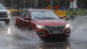 "No es un sistema frontal": La condición que podría dejar lluvias este miércoles y el fin de semana en Santiago