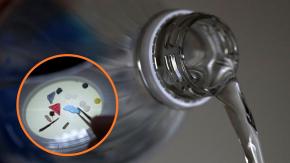 Estudio francés afirma que hay más microplásticos en botellas de vidrio que en las de plástico