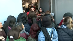 Reportan incidentes en tiendas Corona por remate: Carabineros llegó hasta sucursal de Santiago”