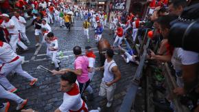 Un corneado y siete golpeados en el segundo día de los Sanfermines en España