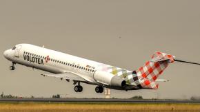 Hombre muere absorbido por el motor de un avión cuando despegaba en Italia