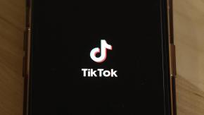Pakistán: adolescente de 16 años se negó a cerrar su cuenta de TikTok y su padre la mató