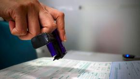Investigarán a trabajadores del sector privado que viajaron con licencia médica: ¿Qué les puede pasar?