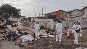 Encuentran cuerpo de hombre durante demolición de casas tomadas en Hualpén