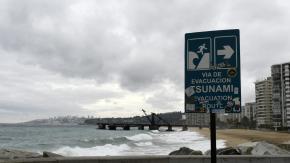 Alerta de tsunami: Por qué el tren de olas no ha llegado a Chile continental en las horas pronosticadas inicialmente