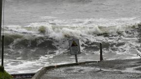 Gobierno mantiene alerta de tsunami desde región de Arica hasta Los Lagos Gobierno mantiene alerta de tsunami desde región de Arica hasta Los Lagos