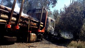 Ataque incendiario en fundo de Ercilla deja maquinaria quemada y dos trabajadores heridos: uno recibió impacto de bala”