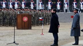 VIDEO | Presidente Boric recibe pifias en su llegada al juramento a la bandera en Maipú