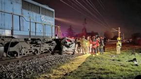 Fatal accidente en Curicó: Tres personas muertas tras colisión entre tren de carga y vehículo Fatal accidente en Curicó: Tres personas muertas tras colisión entre tren de carga y vehículo