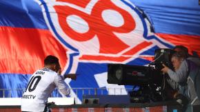 El inusual proyectil que cayó en el Superclásico 197