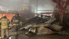 Tres casas afectadas tras incendio en Renca: fuego habría sido provocado tras conflicto con persona en situación de calle