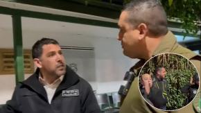 "Debiera darle vergüenza": Alcalde de La Florida encara a oficial de Carabineros tras confusa detención de inspector municipal "Debiera darle vergüenza": Alcalde de La Florida encara a oficial de Carabineros tras confusa detención de inspector municipal