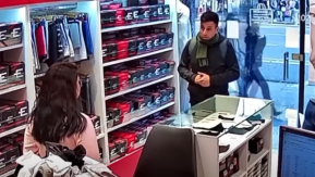 "Con todo respeto, vengo a robar": El insólito robo a mano armada que sorprendió en Argentina por su “educación” "Con todo respeto, vengo a robar": El insólito robo a mano armada que sorprendió en Argentina por su “educación”