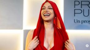 El jugado look de Karla Melo en su reaparición pública: desfiló sin peluca