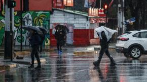 “Pueden caer algunas gotas”: Este martes podría volver el agua a la región Metropolitana