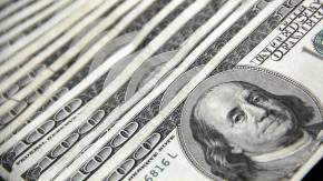 Dólar abre con leve subida a $970 previo al esperado recorte de tasas del Banco Central