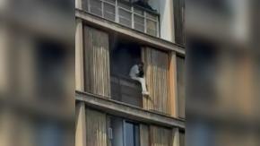 Incendio en el centro de Santiago: las angustiantes imágenes del rescate de personas atrapadas en edificio afectado