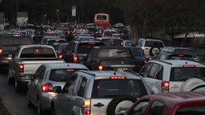 Sernac emite alerta de seguridad por defectos en dos modelos de vehículos: Podrían provocar accidentes y hasta incendios