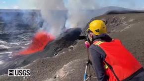 Científicos toman muestra de lava de volcán Kīlauea