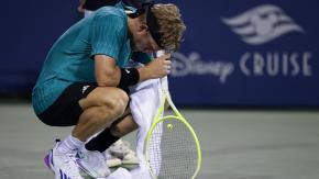¿Fue una pataleta? Tenista que reclamó a la ATP por hacerlo "madrugar" le dio una paliza a Top 20 del mundo ¿Fue una pataleta? Tenista que reclamó a la ATP por hacerlo "madrugar" le dio una paliza a Top 20 del mundo
