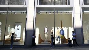 Reino Unido obliga a reconocida marca de ropa retirar fotos de modelos por "delgadez poco saludable"