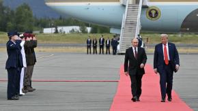 Con apretón de manos: comenzó cumbre entre Trump y Putin sobre Ucrania