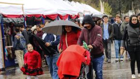 Ya se siente el olor a... ¿lluvia?: Advierten que "hay una probabilidad de que algo caiga" para el 18 en Santiago