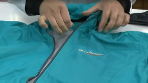 Lo barato cuesta caro: Parkas falsificadas, ¿son impermeables?