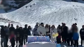 "Revelación de género" en Embalse El Yeso causa polémica: podría ser un delito contra el medioambiente "Revelación de género" en Embalse El Yeso causa polémica: podría ser un delito contra el medioambiente
